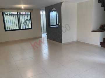 CASA EN VENTA EN COLONIA PRADOS DEL TECNOLOGICO A MIN. DEL TEC DE MONTERREY EN PRIVADA