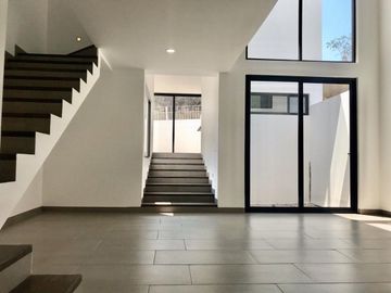 Hermosa Residencia en Zibatá, Doble Altura, Roof Garden, Jardín, Recamara en PB