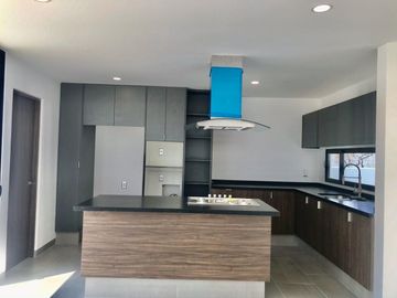 Hermosa Residencia en Zibatá, Doble Altura, Roof Garden, Jardín, Recamara en PB