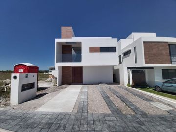 Preciosa Casa en Juriquilla, La Gran Reserva PRESERVE, 3 Recamaras, Jardín, ROOF