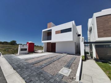 Preciosa Casa en Juriquilla, La Gran Reserva PRESERVE, 3 Recamaras, Jardín, ROOF