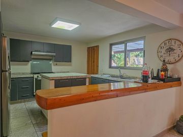 CASA EN VENTA CON EXCELENTE UBICACIÓN EN AVANDARO.