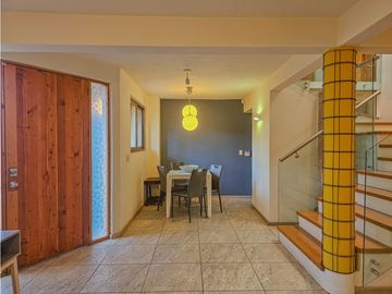 CASA EN VENTA CON EXCELENTE UBICACIÓN EN AVANDARO.
