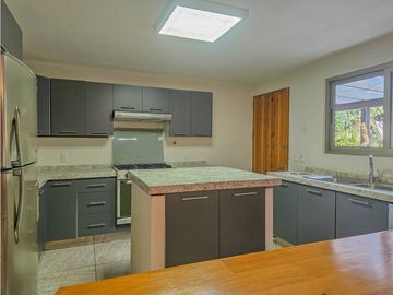 CASA EN VENTA CON EXCELENTE UBICACIÓN EN AVANDARO.