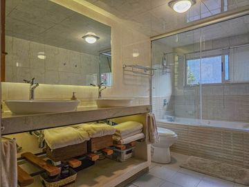 CASA EN VENTA CON EXCELENTE UBICACIÓN EN AVANDARO.