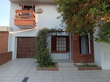 HERMOSA CASA - ZONA SANTA TERESITA -