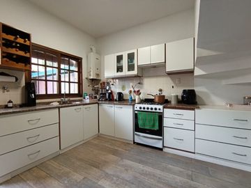 HERMOSA CASA - ZONA SANTA TERESITA -