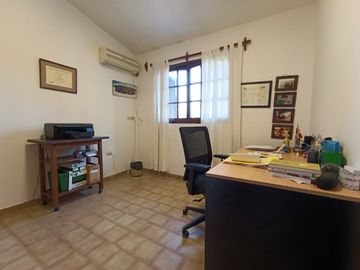HERMOSA CASA - ZONA SANTA TERESITA -