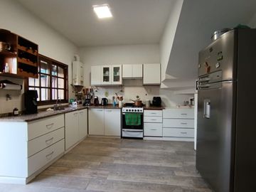 HERMOSA CASA - ZONA SANTA TERESITA -