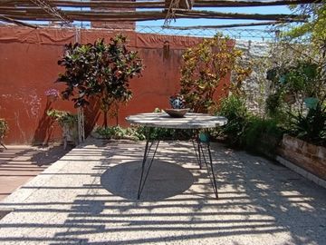 CASA CON UN GRAN TERRENO A PASOS DEL CENTRO PARA REMODELAR