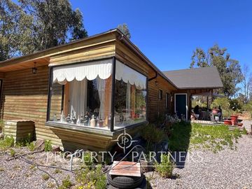 Hermosa Casa de Campo en parcela de 10.000 m/2 en Catapilco, Zapallar