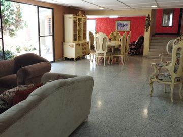 VENDO CASA EN EL POBLADO