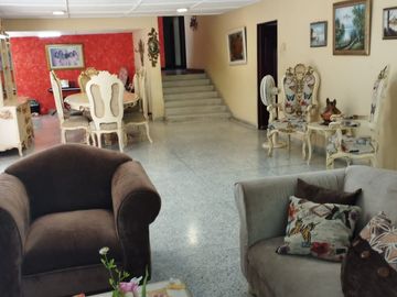 VENDO CASA EN EL POBLADO