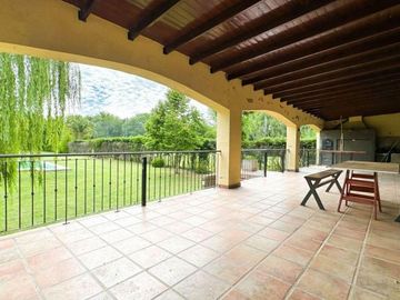 Casa en venta - 4 Dormitorios 2 Baños - 350Mts2 - Ezeiza