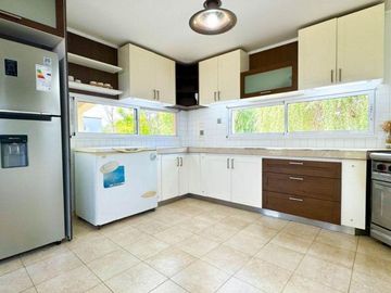 Casa en venta - 4 Dormitorios 2 Baños - 350Mts2 - Ezeiza
