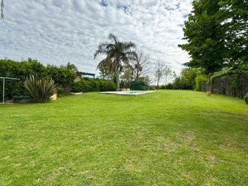 Casa en venta - 4 Dormitorios 2 Baños - 350Mts2 - Ezeiza