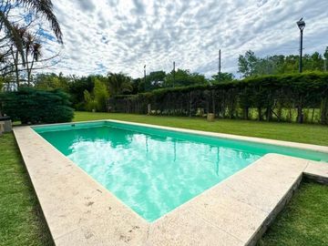 Casa en venta - 4 Dormitorios 2 Baños - 350Mts2 - Ezeiza