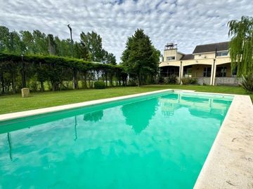 Casa en venta - 4 Dormitorios 2 Baños - 350Mts2 - Ezeiza