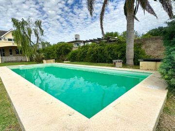 Casa en venta - 4 Dormitorios 2 Baños - 350Mts2 - Ezeiza