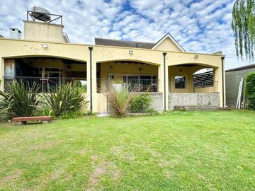 Casa en venta - 4 Dormitorios 2 Baños - 350Mts2 - Ezeiza