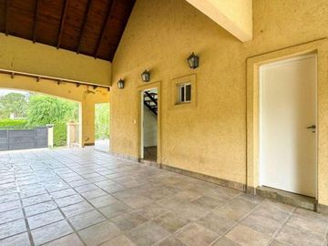 Casa en venta - 4 Dormitorios 2 Baños - 350Mts2 - Ezeiza