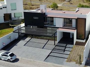 Increíble Residencia de Autor en Vista Real Country Club, VIVE AL MÁXIMO!