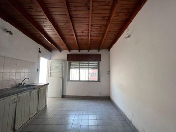 Amplia propiedad ph departamentos a la venta en Villa Dominico