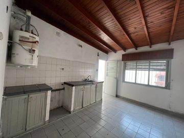 Amplia propiedad ph departamentos a la venta en Villa Dominico