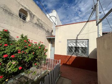 Amplia propiedad ph departamentos a la venta en Villa Dominico