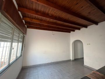 Amplia propiedad ph departamentos a la venta en Villa Dominico