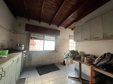 Amplia propiedad ph departamentos a la venta en Villa Dominico