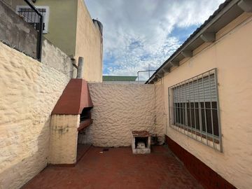 Amplia propiedad ph departamentos a la venta en Villa Dominico