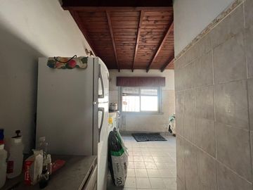 Amplia propiedad ph departamentos a la venta en Villa Dominico