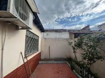 Amplia propiedad ph departamentos a la venta en Villa Dominico