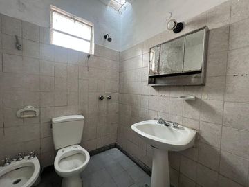Amplia propiedad ph departamentos a la venta en Villa Dominico