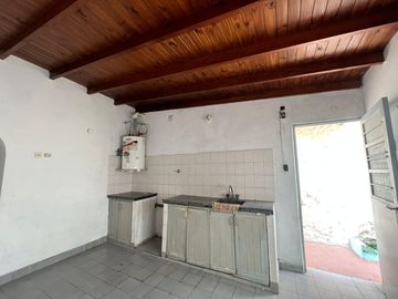 Amplia propiedad ph departamentos a la venta en Villa Dominico