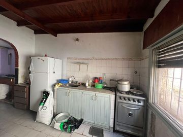 Amplia propiedad ph departamentos a la venta en Villa Dominico