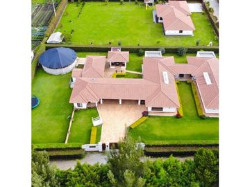 SE VENDE FINCA INDEPENDIENTE EN LA CEJA 3   CASAS Y PESEBRERA[alejoV]
