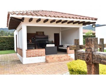 SE VENDE FINCA INDEPENDIENTE EN LA CEJA 3   CASAS Y PESEBRERA[alejoV]