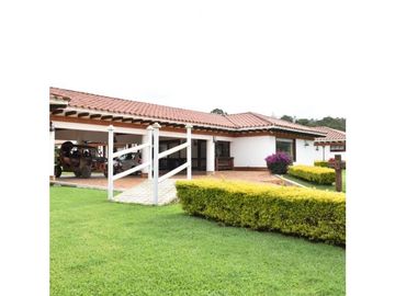 SE VENDE FINCA INDEPENDIENTE EN LA CEJA 3   CASAS Y PESEBRERA[alejoV]
