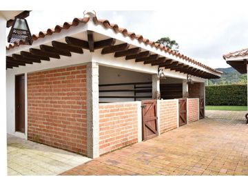 SE VENDE FINCA INDEPENDIENTE EN LA CEJA 3   CASAS Y PESEBRERA[alejoV]