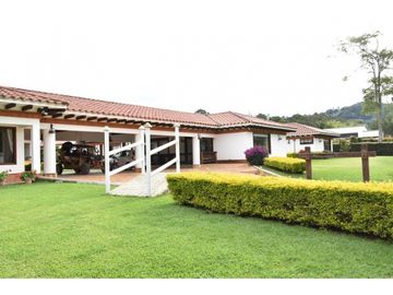 SE VENDE FINCA INDEPENDIENTE EN LA CEJA 3   CASAS Y PESEBRERA[alejoV]