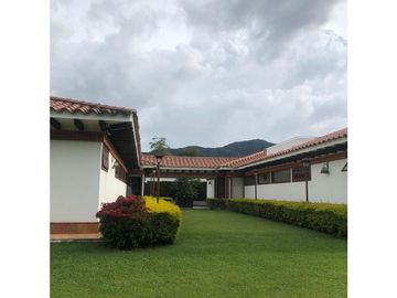 SE VENDE FINCA INDEPENDIENTE EN LA CEJA 3   CASAS Y PESEBRERA[alejoV]
