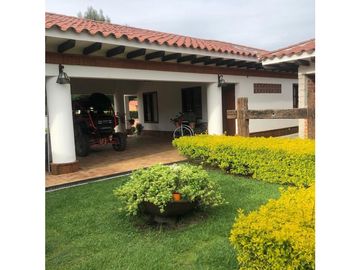 SE VENDE FINCA INDEPENDIENTE EN LA CEJA 3   CASAS Y PESEBRERA[alejoV]