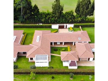 SE VENDE FINCA INDEPENDIENTE EN LA CEJA 3   CASAS Y PESEBRERA[alejoV]