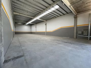 Galpón a estrenar en Ciudad Industria Funes