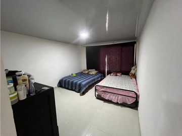 Casa esquinera con plancha en venta - Santa Elena El Cerrito Valle