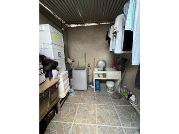 Casa esquinera con plancha en venta - Santa Elena El Cerrito Valle