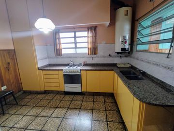 Venta PH 4 ambientes con patio en Moròn