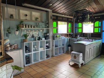 CHALET EN CONJUNTO CERRADO EN LA TEBAIDA CON PERMISO DE TURISMO